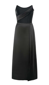 ÄRMELLOSES BANDAGE-MIDIKLEID IN SCHWARZ